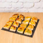 Bandeja de 16 mini quiches francesas