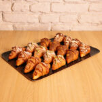 Caja de 16 mini croissants dulces rellenos