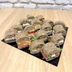 Bandeja de 16 mini panini variados